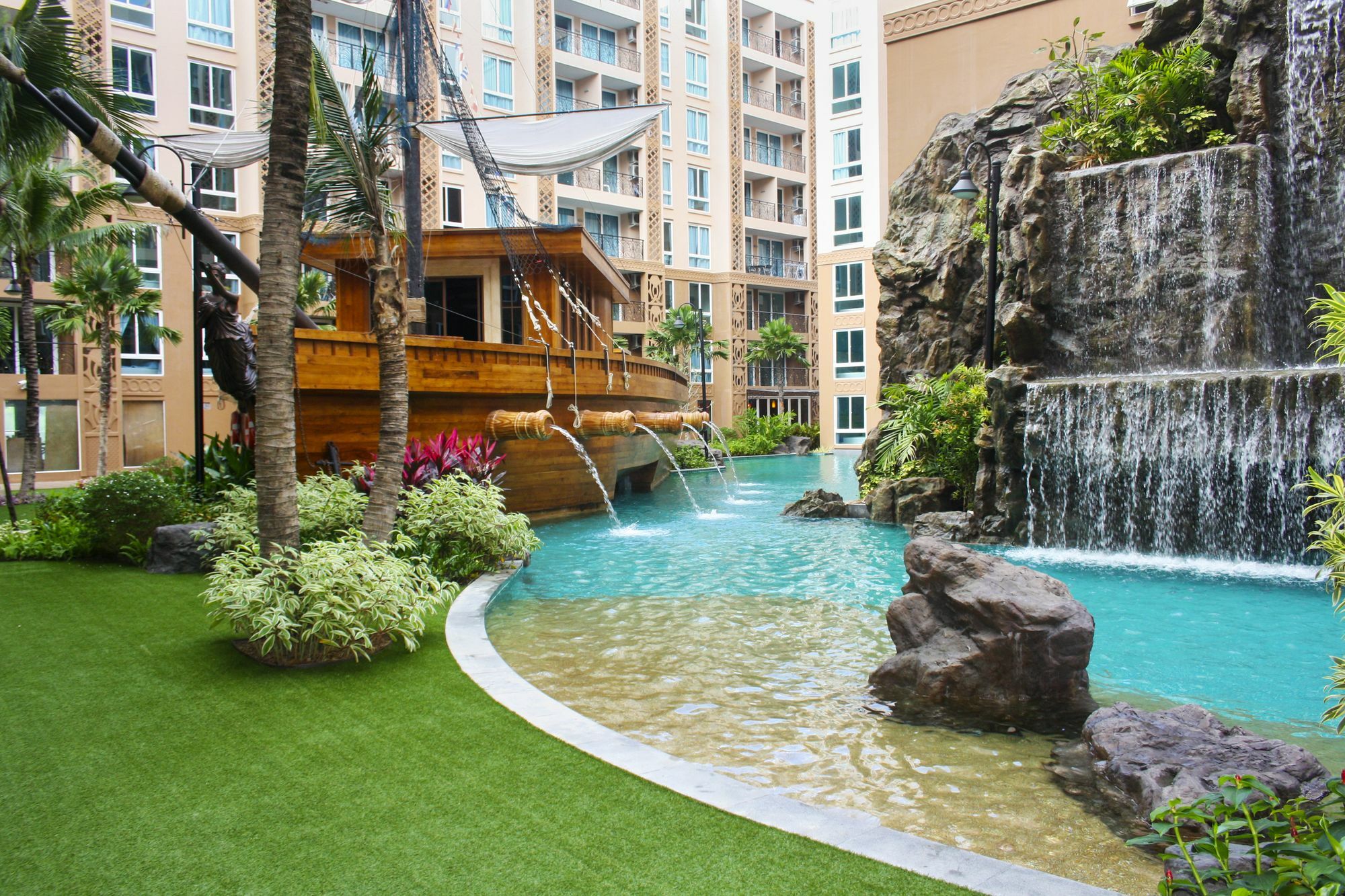 Atlantis Condo Resort Pantai Jomtien Luaran gambar
