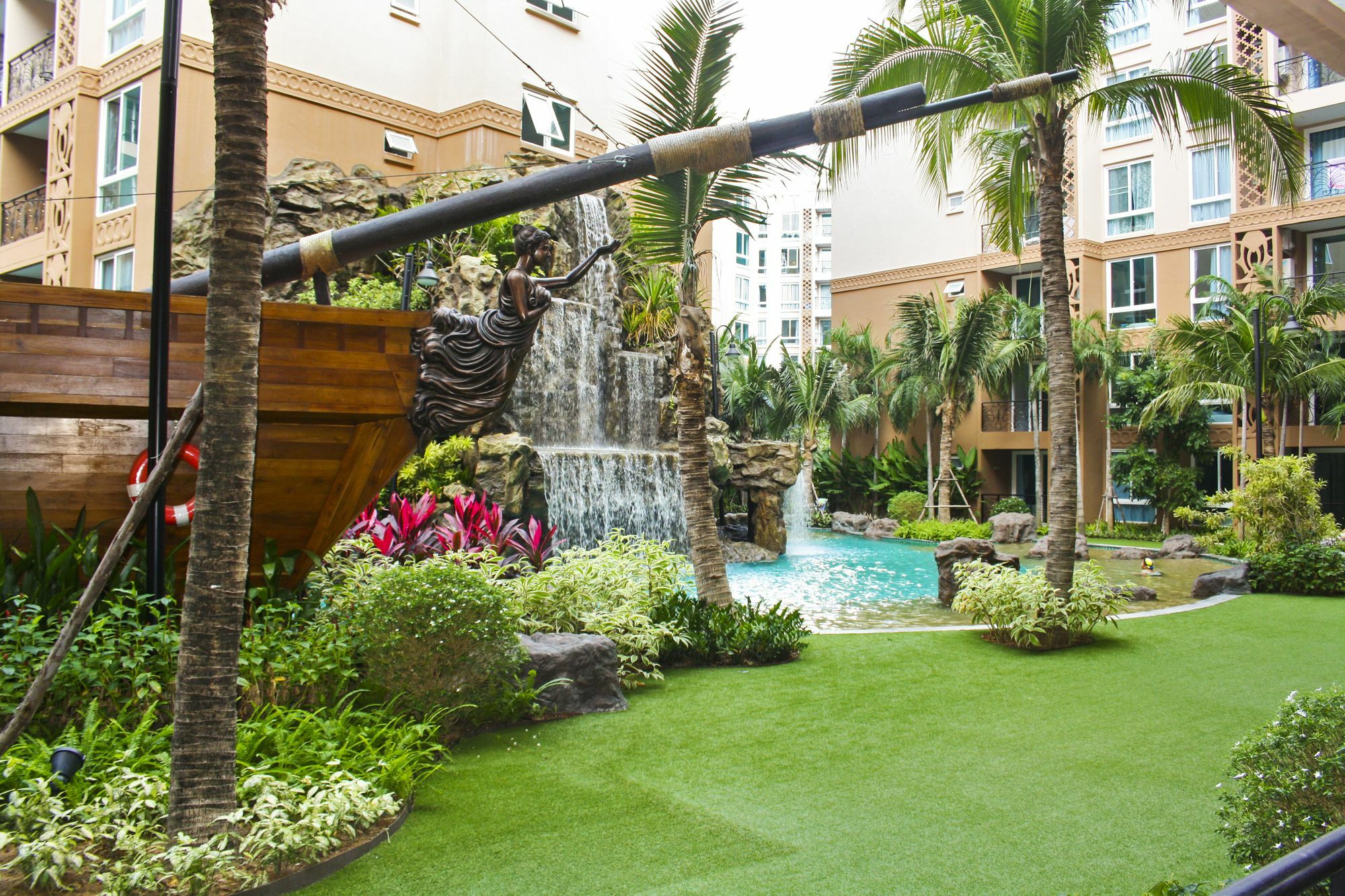 Atlantis Condo Resort Pantai Jomtien Luaran gambar